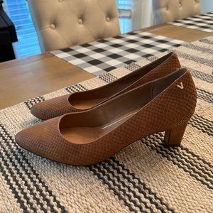 - Vionic Tan Madison Mia Embossed Dress Leather Pumps, Size 10 Brand New!! NWOB